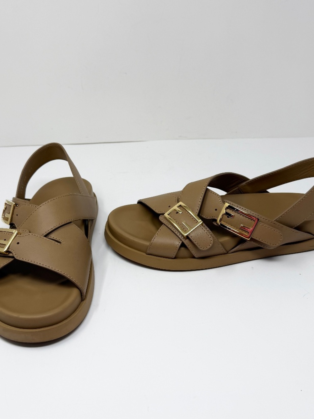 Fendi Feel Genuine Leather Logo Buckle Open Toe Slip On Sandals Shoes Cammello 9